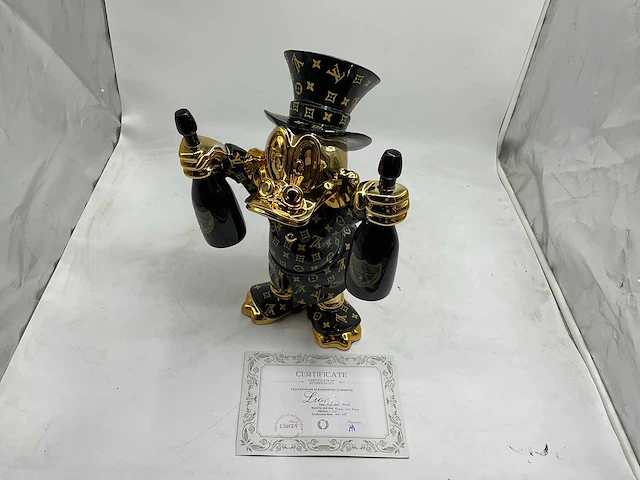 Dagobert duck sculptuur - afbeelding 3 van  7