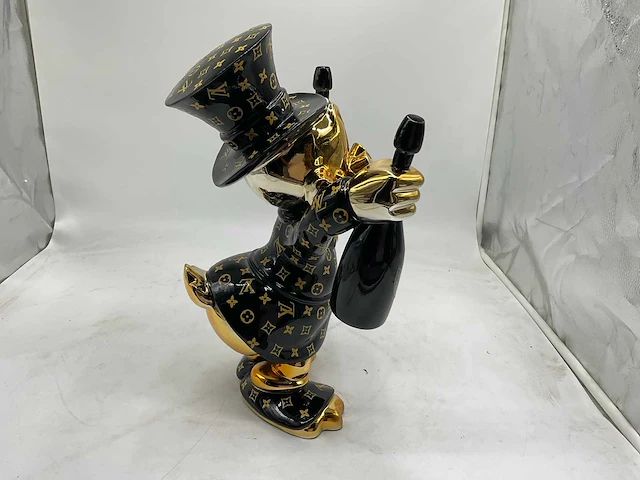 Dagobert duck sculptuur - afbeelding 6 van  7