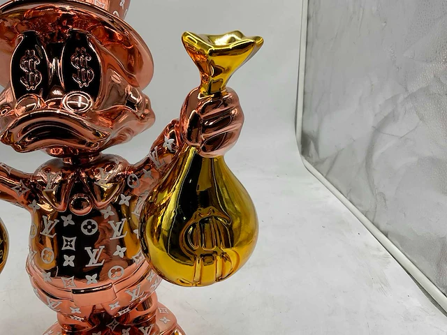 Dagobert duck sculptuur - afbeelding 8 van  10
