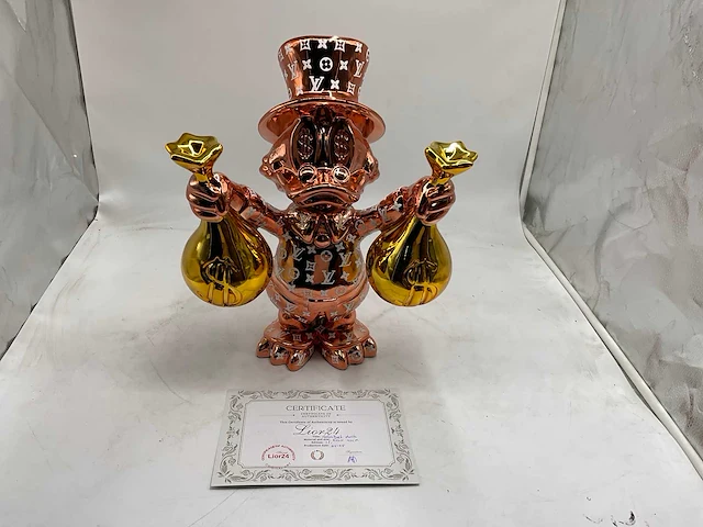 Dagobert duck sculptuur - afbeelding 3 van  10