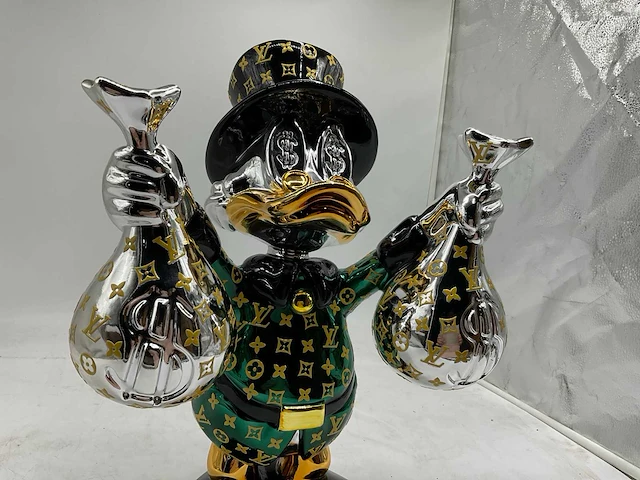 Dagobert duck sculptuur - afbeelding 4 van  12
