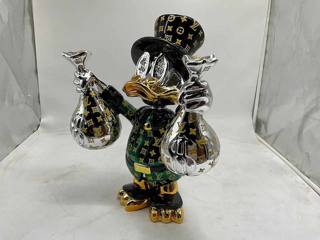 Dagobert duck sculptuur - afbeelding 1 van  12