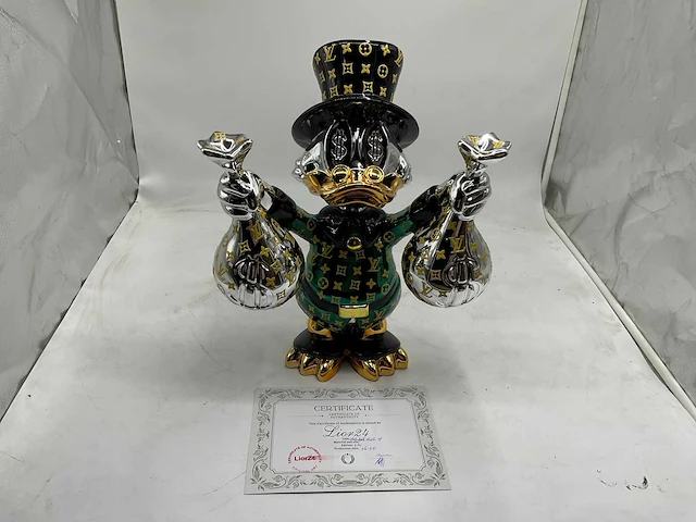 Dagobert duck sculptuur - afbeelding 6 van  12