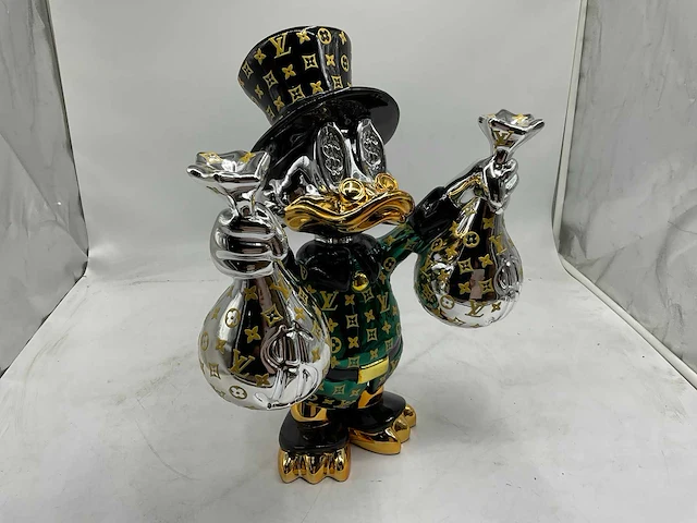 Dagobert duck sculptuur - afbeelding 8 van  12