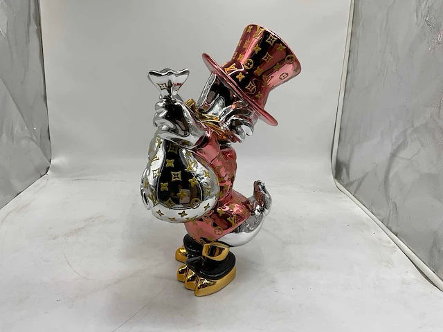 Dagobert duck sculptuur - afbeelding 2 van  12
