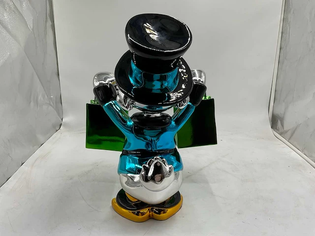 Dagobert duck sculptuur - afbeelding 9 van  11