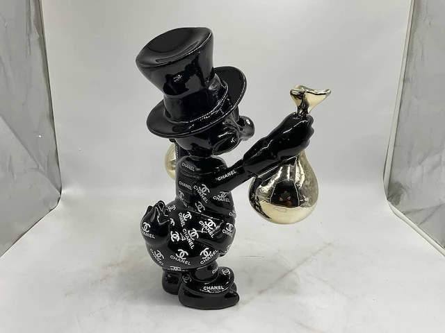 Dagobert duck sculptuur - afbeelding 10 van  11