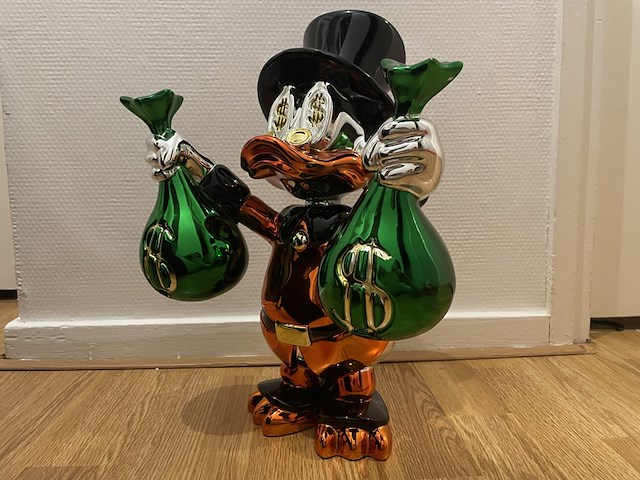 Dagobert duck sculptuur - afbeelding 2 van  10