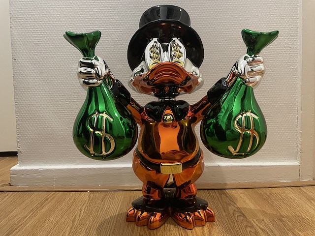 Dagobert duck sculptuur - afbeelding 1 van  10