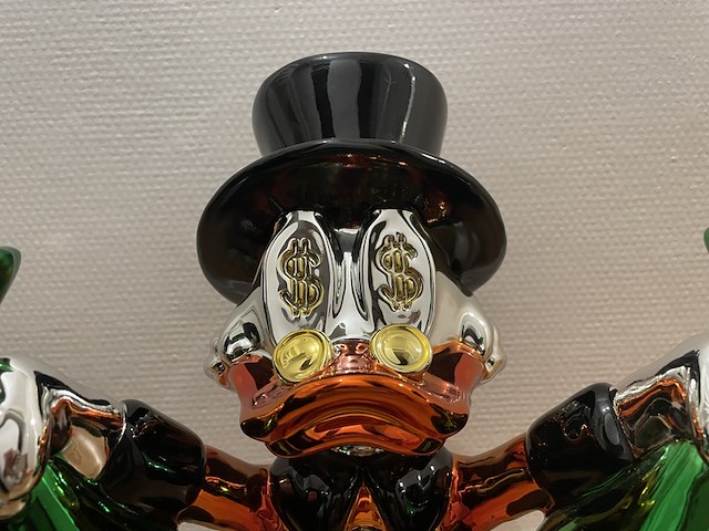 Dagobert duck sculptuur - afbeelding 4 van  10