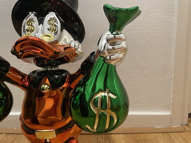 Dagobert duck sculptuur - afbeelding 5 van  10