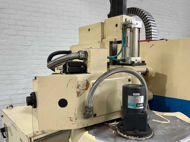 Dah lih - dl-mcv 610 - cnc-milling machine - 1992 - afbeelding 3 van  12