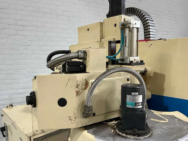 Dah lih - dl-mcv 610 - cnc-milling machine - 1992 - afbeelding 3 van  12