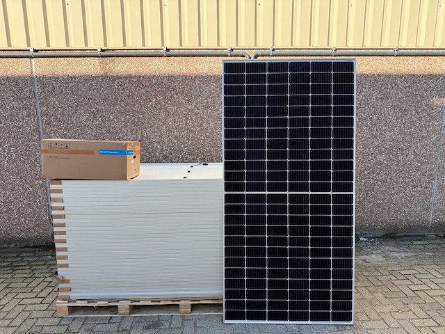 Dah solar - set van 30 zonnepanelen (450 wp) - sungrow 12k omvormer - afbeelding 1 van  9