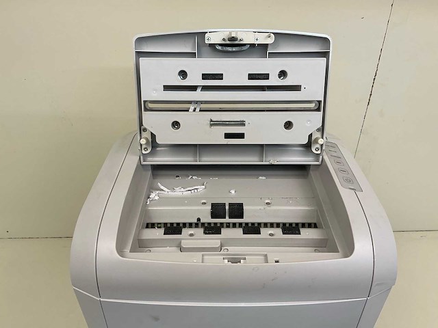 Dahle 150 sheet auto feed tray papierversnipperaar - afbeelding 1 van  2