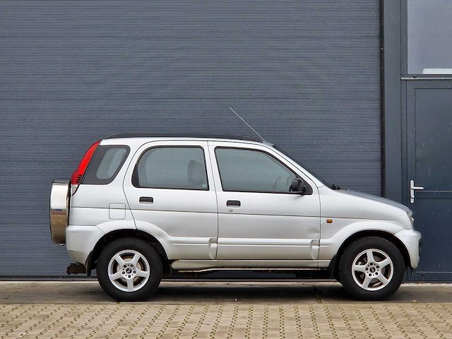 Daihatsu - 2004 - terios - 1.3 sxe - 31-pt-zl - afbeelding 19 van  24