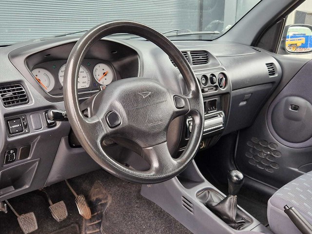 Daihatsu - 2004 - terios - 1.3 sxe - 31-pt-zl - afbeelding 2 van  24