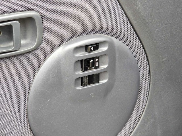 Daihatsu - 2004 - terios - 1.3 sxe - 31-pt-zl - afbeelding 9 van  24