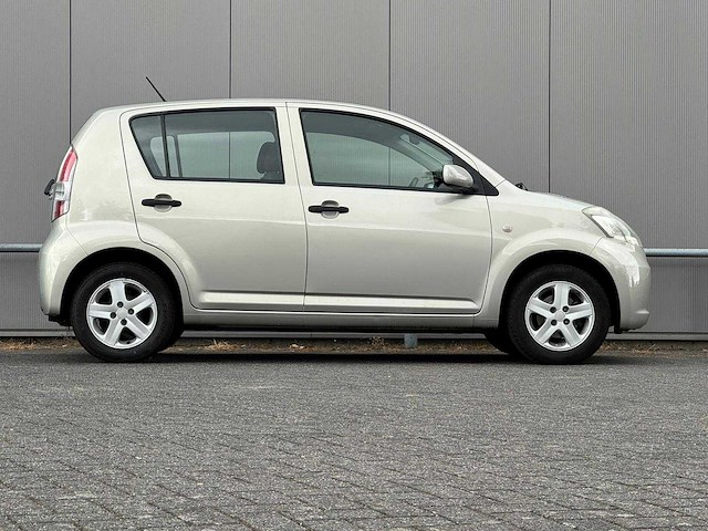 Daihatsu - 2007 - sirion 2 - 1.3-16v comfort - 18-xj-nx - afbeelding 11 van  17