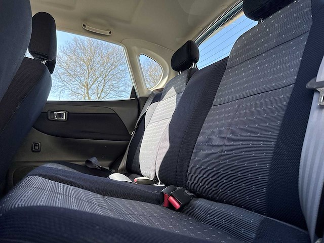 Daihatsu sirion 1.3-16v sr 2004 | 70-pp-bf - afbeelding 6 van  12