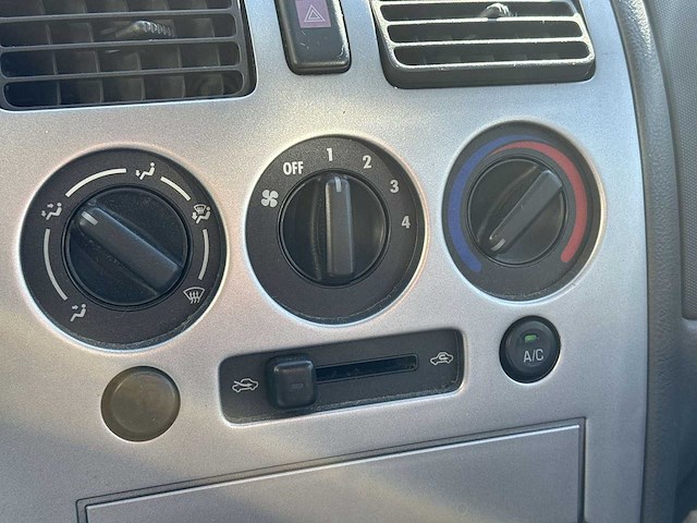 Daihatsu sirion 1.3-16v sr 2004 | 70-pp-bf - afbeelding 10 van  12