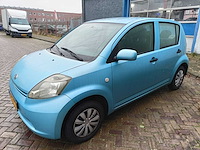 Daihatsu sirion 2 1.0 12v premium, 31-xn-kb - afbeelding 1 van  16