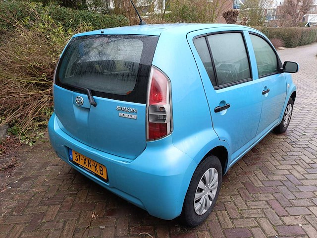 Daihatsu sirion 2 1.0 12v premium, 31-xn-kb - afbeelding 2 van  16
