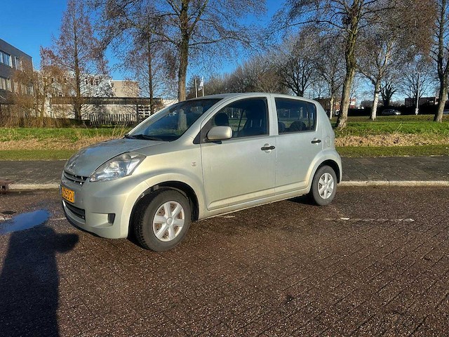 Daihatsu sirion 2 1.0-12v premium, 74-gbz-2 - afbeelding 1 van  15