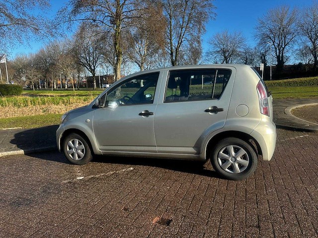 Daihatsu sirion 2 1.0 12v premium, 74-gbz-2 - afbeelding 10 van  15