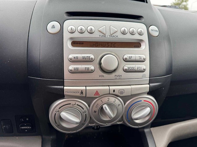 Daihatsu sirion 2 1.0-12v trend 66-td-dl - afbeelding 9 van  9