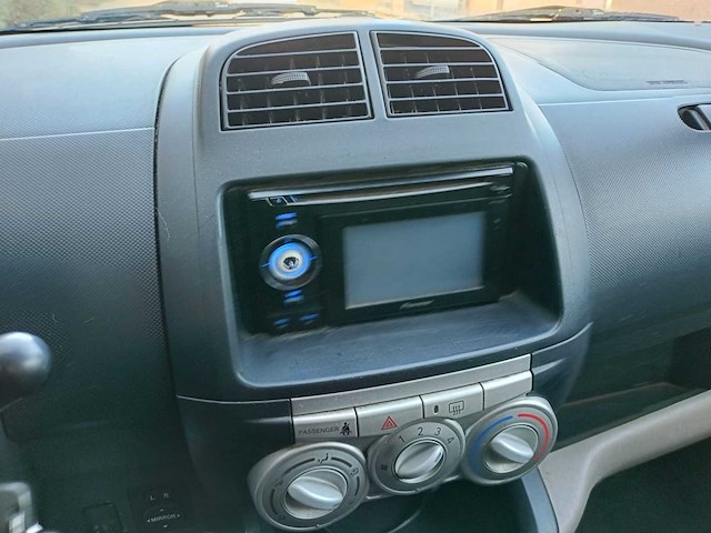 Daihatsu sirion 2 1.3-16v comfort, 56-tx-hg - afbeelding 2 van  6