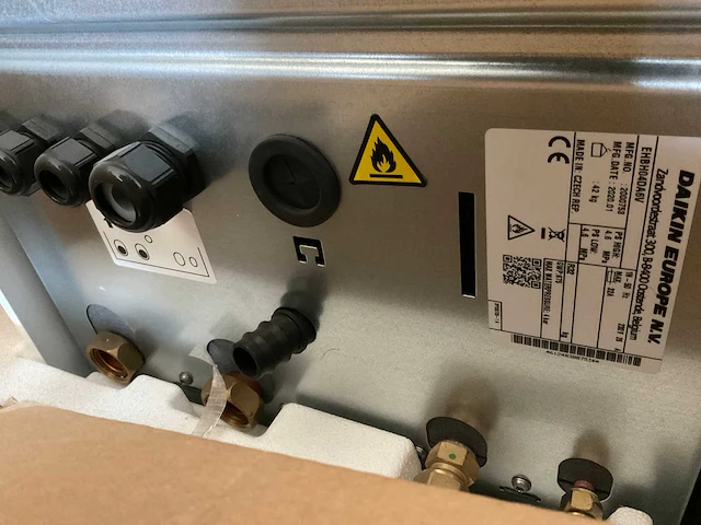 Daikin - ehbh04da6v - warmtepomp - afbeelding 2 van  3