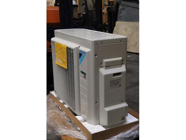 Daikin erga-evh7 lucht-water warmtepomp buitenunit 08eav3h7 - afbeelding 2 van  7