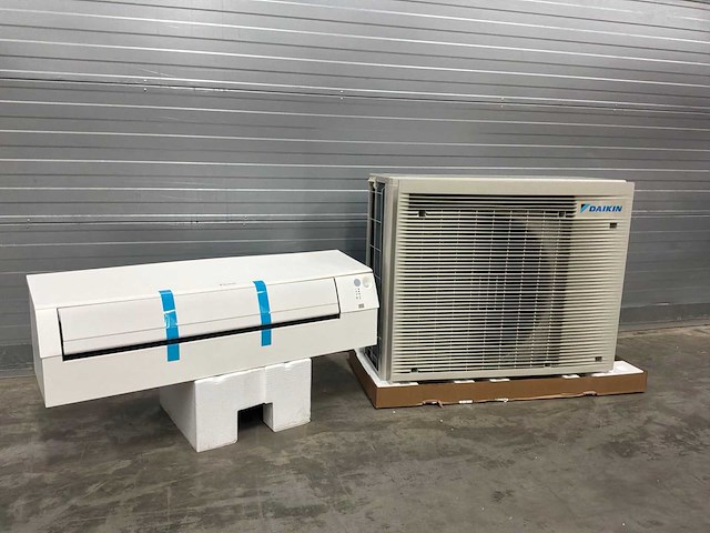 Daikin warmtepomp set binnen en buitenunit 5kw - afbeelding 1 van  17