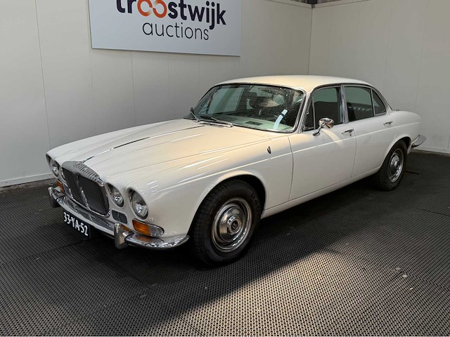 Daimler - sovereign - 4.2 - oldtimer - 1973 - afbeelding 1 van  14