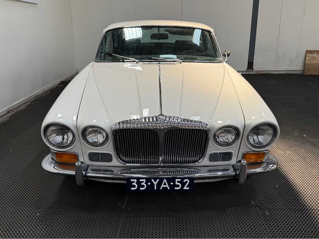 Daimler - sovereign - 4.2 - oldtimer - 1973 - afbeelding 10 van  14