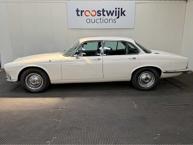 Daimler - sovereign - 4.2 - oldtimer - 1973 - afbeelding 11 van  14