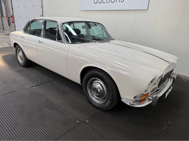 Daimler - sovereign - 4.2 - oldtimer - 1973 - afbeelding 12 van  14
