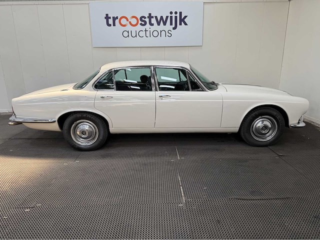 Daimler - sovereign - 4.2 - oldtimer - 1973 - afbeelding 13 van  14