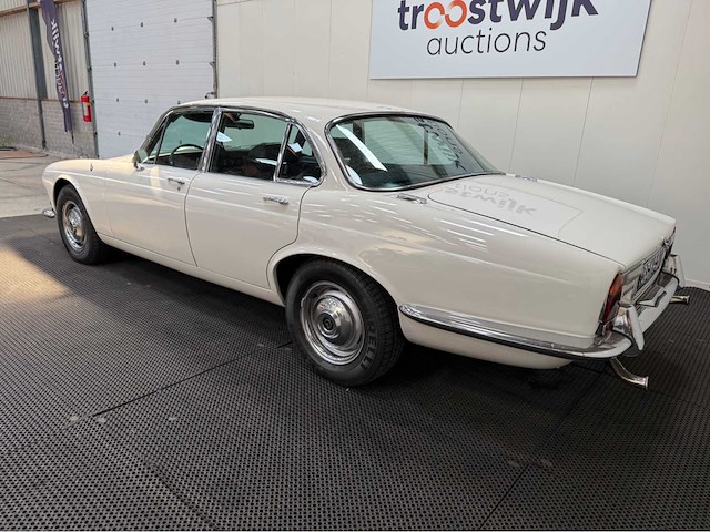 Daimler - sovereign - 4.2 - oldtimer - 1973 - afbeelding 4 van  5