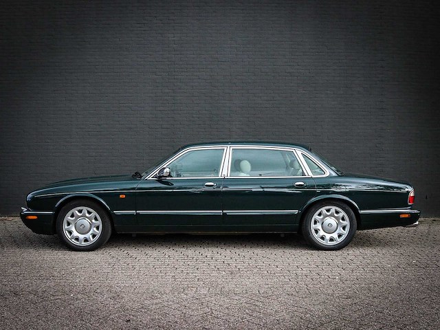 Daimler 4.0 v8 supercharged lwb automaat , 70-pkl-8 - afbeelding 11 van  25