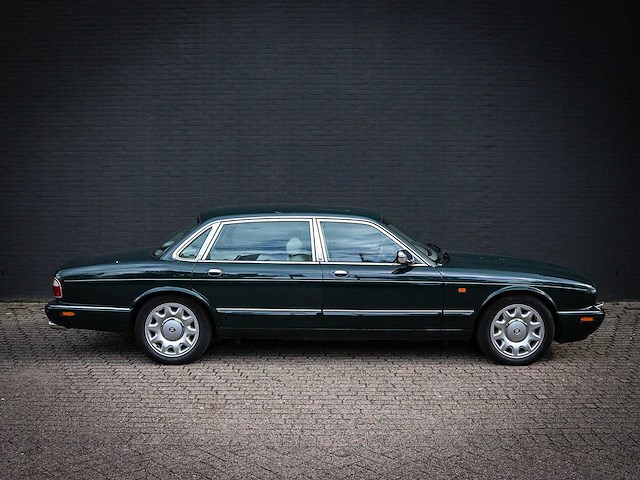 Daimler 4.0 v8 supercharged lwb automaat , 70-pkl-8 - afbeelding 18 van  25