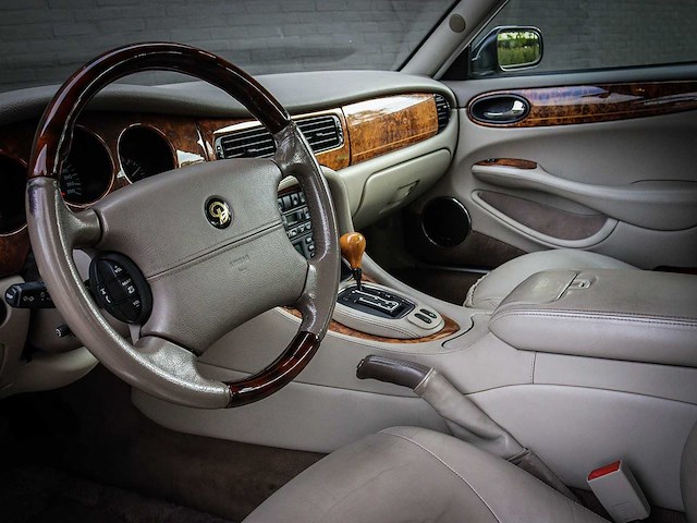 Daimler 4.0 v8 supercharged lwb automaat , 70-pkl-8 - afbeelding 15 van  29