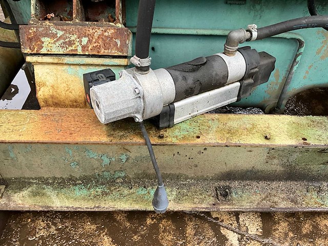 Daimler benz nood stroomgenerator - afbeelding 15 van  17