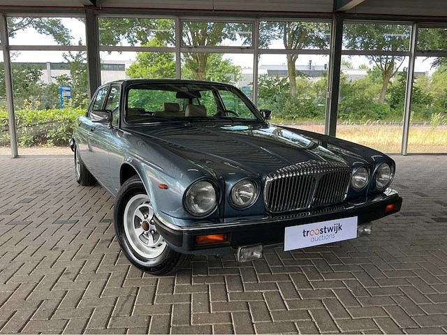 Daimler double sic xj series iii 5.3 v12 195pk - afbeelding 5 van  11