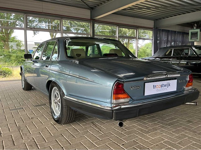 Daimler double sic xj series iii 5.3 v12 195pk - afbeelding 27 van  31