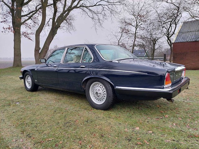 Daimler jaguar - double six - v12 - xj12 - 1986 - personenauto - afbeelding 2 van  42