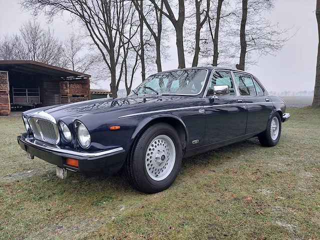 Daimler jaguar - double six - v12 - xj12 - 1986 - personenauto - afbeelding 1 van  42