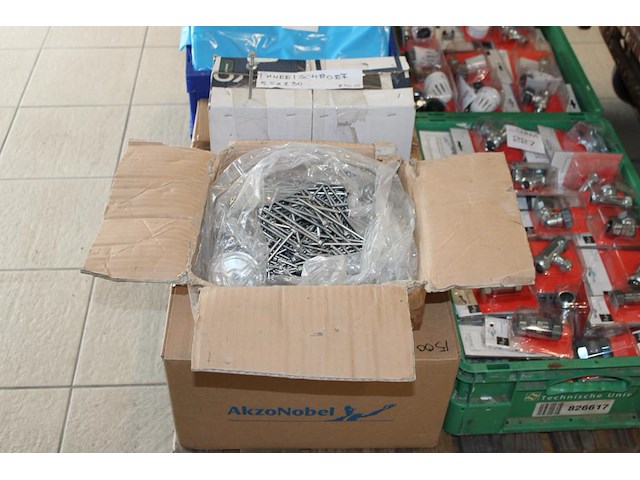 Dak- en paneelschroeven in 4 dozen. - afbeelding 1 van  3