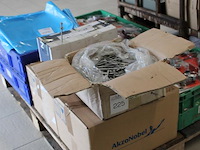 Dak- en paneelschroeven in 4 dozen. - afbeelding 2 van  3